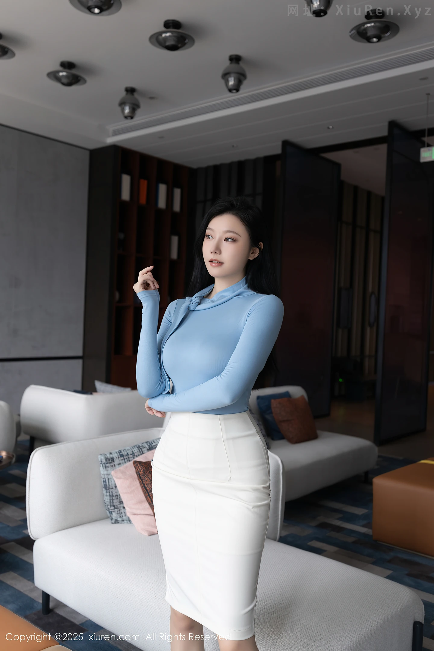 图片[3]-[XiuRen秀人网] VOL.10424 模特安然anran性感蓝色上衣露肉色内衣配超薄肉丝秀美腿诱惑写真80P-秀人网官方网站